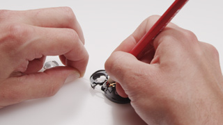 De SAMBA-haarspeld bevestigen